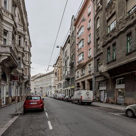 Downtown Charm In Budapest Kültér fotó